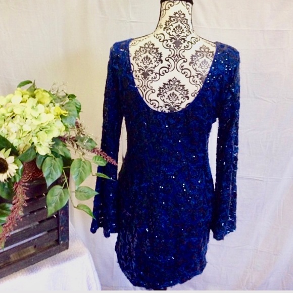 Love Reigns Dresses & Skirts - ⭐️SOLD⭐️NWT Navy/Blk Lace Dress